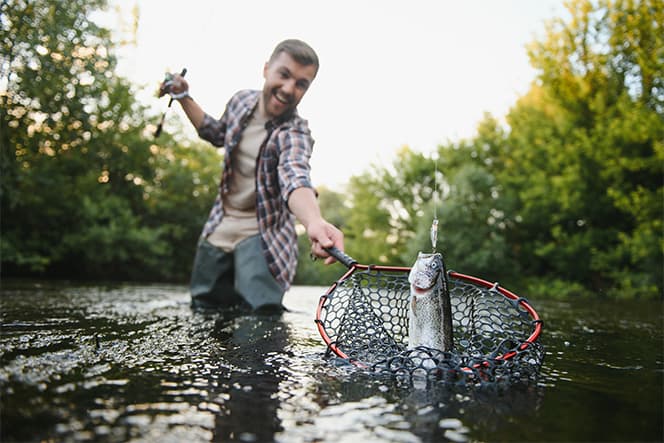 Lire la suite à propos de l’article Quelles différences entre la pêche en rivière et la pêche en lac ?